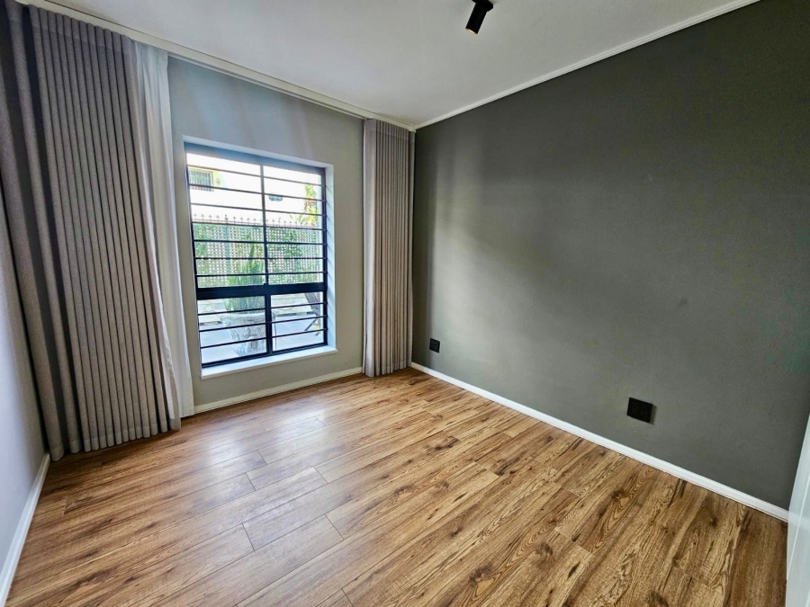 To Let 3 Bedroom Property for Rent in Fresnaye Western Cape